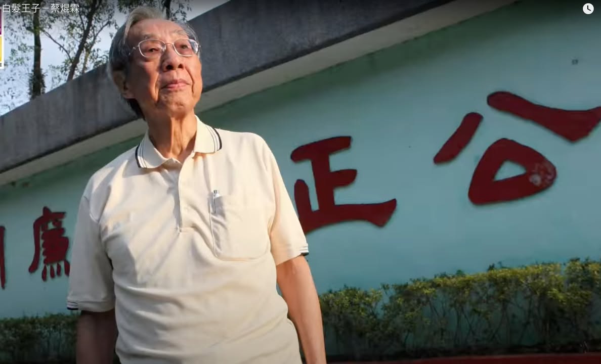 臉書河道上滿滿的弔念文。